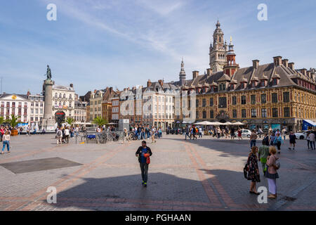Lille, Frankreich - 15. Juni 2018: die Menschen zu Fuß in der Place du Général de Gaulle, genannt auch Grand Place oder Hauptplatz. Stockfoto