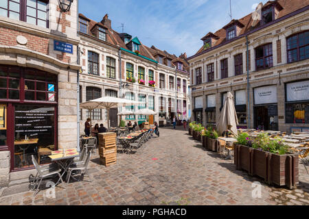 Lille, Frankreich - 15. Juni 2018: Gepflasterter Platz "Place de oignons", im historischen Viertel Vieux Lille entfernt Stockfoto