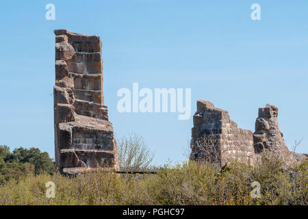 Die Reste der Stadtmauer der Festung Bomarsund, Festung aus dem 19. Jahrhundert, auf dem Gebiet der Ålandinseln in der municipa gelegen Stockfoto