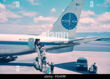 Die Fluggäste eine Pan Am Jet, 1966, Hawaii, USA Stockfoto