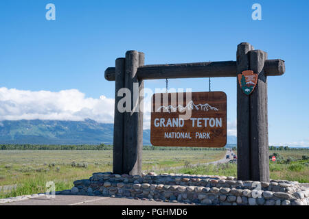 JACKSON, WY - Juni 24, 2018: Am Eingang zum Grand Teton National Park in Jackson, Wyoming Willkommen Anmelden Stockfoto