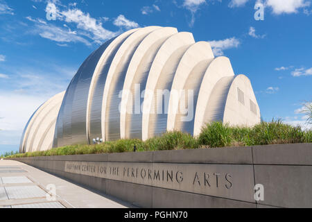 KANSAS CITY, MO - 20. JUNI 2018: Kauffman Center für Darstellende Künste in Kansas City wurde 2011 fertiggestellt und ist die Heimat der Kansas City Symphony Stockfoto