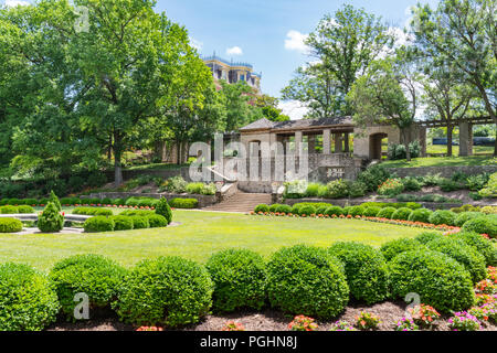 JEFFERSON CITY, MO - 20. JUNI 2018: Carnahan Memorial Garden auf dem Gelände des Missouri Reglervilla in Jefferson City, Missouri Stockfoto