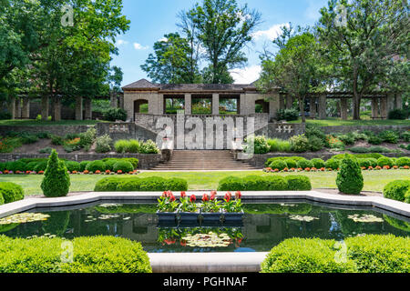 JEFFERSON CITY, MO - 20. JUNI 2018: Carnahan Memorial Garden auf dem Gelände des Missouri Reglervilla in Jefferson City, Missouri Stockfoto