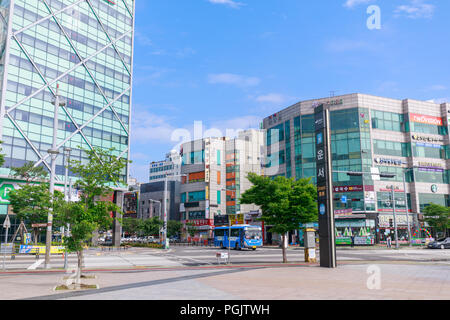 Incheon, Südkorea - Apr 3, 2018: Büro- und Straßenbild um Unseo-Station in der Nähe von Incheon International Airport Stockfoto