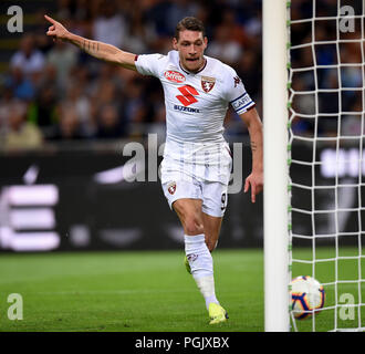 Mailand, Italien. 26 Aug, 2018. Der FC Torino Andrea belotti konkurriert während einer Serie ein Fußballspiel zwischen dem FC Inter und FC Torino in Mailand, Italien, 26.08.2018. Das Spiel endete mit einem 2:2-Unentschieden. Credit: Alberto Lingria/Xinhua/Alamy leben Nachrichten Stockfoto