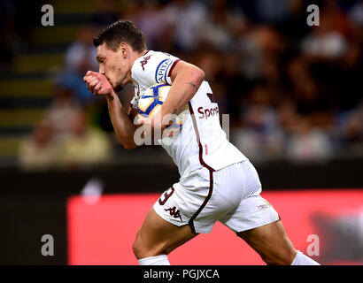 Mailand, Italien. 26 Aug, 2018. Der FC Torino Andrea Belotti feiert nach seinem Ziel während einer Serie ein Fußballspiel zwischen dem FC Inter und FC Torino in Mailand, Italien, 26.08.2018 zählte. Das Spiel endete mit einem 2:2-Unentschieden. Credit: Alberto Lingria/Xinhua/Alamy leben Nachrichten Stockfoto