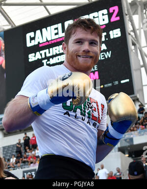 Kalifornien, USA. 26 Aug, 2018. Canelo Alvarez Workouts für die fans Sonntag an Banc von Kalifornien Stadion. 26 Aug, 2018. Heute Canelo Alvarez und GGG haben Medien tag Trainings in der Vorbereitung für ihre erwarteten rückkampf am 15. September in Las Vegas. Foto von Gene Blevins/LA DailyNews/SCNG/ZUMAPRESS Credit: Gene Blevins/ZUMA Draht/Alamy leben Nachrichten Stockfoto