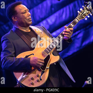 San Diego, Kalifornien, USA. 26 Aug, 2018. August 26, 2018 - George Benson führt an Humphreys von der Bucht Credit: Rishi Deka/ZUMA Draht/Alamy leben Nachrichten Stockfoto