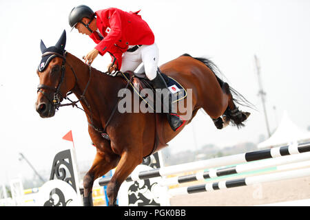 Jakarta, Indonesien. 27 Aug, 2018. Shota Ogomori (JPN) Deutsch: Springen Individuelle Qualifizierung in Jakarta International Equestrian Park während der 2018 Jakarta Palembang Asian Games in Jakarta, Indonesien. Credit: Naoki Morita/LBA SPORT/Alamy leben Nachrichten Stockfoto