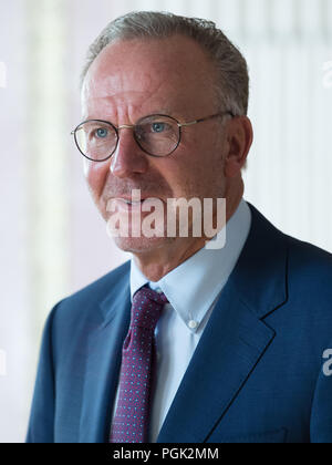 27. August 2018, München, Deutschland: Karl-Heinz Rummenigge, Vorstandsvorsitzender der FC Bayern München AG, ist mit dem Bayerischen Verdienstorden für Fußball-Spieler Schweinsteiger vergeben. Foto: Sven Hoppe/dpa Stockfoto
