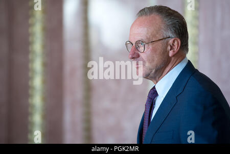 27. August 2018, München, Deutschland: Karl-Heinz Rummenigge, Vorstandsvorsitzender der FC Bayern München AG, ist mit dem Bayerischen Verdienstorden für Fußball-Spieler Schweinsteiger vergeben. Foto: Sven Hoppe/dpa Stockfoto