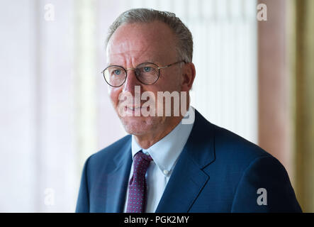 27. August 2018, München, Deutschland: Karl-Heinz Rummenigge, Vorstandsvorsitzender der FC Bayern München AG, ist mit dem Bayerischen Verdienstorden für Fußball-Spieler Schweinsteiger vergeben. Foto: Sven Hoppe/dpa Stockfoto