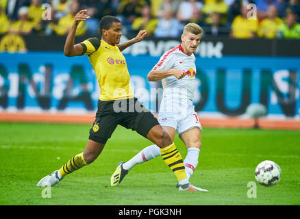 BVB-RB Leipzig Fussball, Dortmund, August 26, 2018 Timo WERNER, RB Leipzig 11 schießt den Ball, konkurrieren um die Kugel, Bekämpfung, Duell, Schneidwerk gegen Abdou-Lakhad DIALLO, BVB Borussia Dortmund 4-RB LEIPZIG 4-1 - DFL-Bestimmungen verbieten die Verwendung von Fotografien als BILDSEQUENZEN und/oder quasi-VIDEO - 1. Bundesliga, Dortmund, August 26, 2018, Saison 2018/2019, Spieltag 1, BVB, © Peter Schatz/Alamy leben Nachrichten Stockfoto