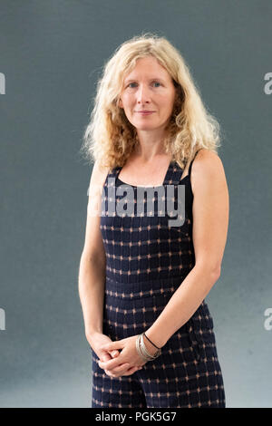 Edinburgh, Schottland, Großbritannien. 27 August, 2018. Abgebildet; Samantha Harvey, der englische Autor. Ihr Roman der westlichen Wind' ist ein aus dem 15. Jahrhundert Geheimnis von Dorf Priester John reve, in dem ein Mann bis zu seinem Tod in einem Fluss mitgerissen wird. Credit: Iain Masterton/Alamy leben Nachrichten Stockfoto