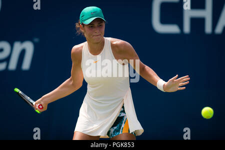 New York, USA. 27. August 2018. New York, USA. 27. August 2018. Natalia Vikhlyantseva Russlands in Aktion in der ersten Runde der US Open 2018 Grand Slam Tennis Turnier. New York, USA. 27. August 2018. 27 Aug, 2018. Quelle: AFP 7/ZUMA Draht/Alamy leben Nachrichten Stockfoto