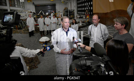 In Pasadena, Kalifornien. 27 Aug, 2018. Neue NASA-Administrator Jim Bridenstine im Gespräch mit der Presse, als er macht seinen ersten Besuch Touring und trifft sich mit Mars lander mission Wissenschaftler und Ingenieure bei der Agentur Jet Propulsion Laboratory Montag. Foto von Gene Blevins/LA DailyNews/SCNG/ZumaPress Credit: Gene Blevins/ZUMA Draht/Alamy leben Nachrichten Stockfoto