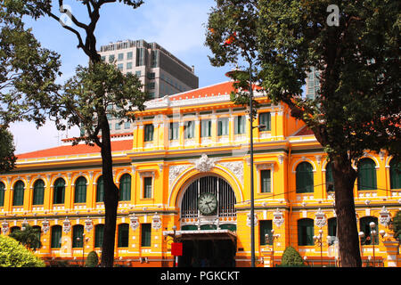 Saigon Central Post Office (wurde von Gustave Eiffel entworfen), Ho Chi Minh (Saigon), Vietnam Stockfoto