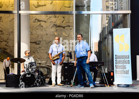 New York City, USA - 21. Juni 2018: Jazz Band spielen in der Park Avenue während der Sommersonnenwende Music Festival von New York Stockfoto