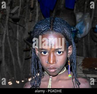 Portrait von tätowierten Mbororo aka Wodaabe Stamm Frau - 01-03-2014 Poli, Kamerun Stockfoto