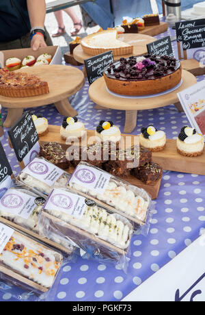 Cotswold Baking Company Kuchen Stall Deddington Farmers Market. Deddington, Oxfordshire, England Stockfoto