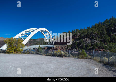 Warenkorb Creek Bogenbrücke an Flaming Gorge National Recreation Area. Stockfoto