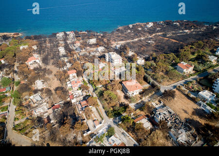 Mati, Athen - 26. Juli 2018: Die Luftaufnahme zeigt einen verbrannten Fläche nach einem wildfire in der Ortschaft Mati, in der Nähe von Athen. Wildfires trat am 23. Stockfoto