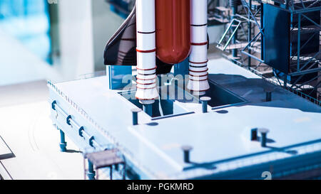 Platz Rakete mit dem Gebäude verbunden sind Stockfoto