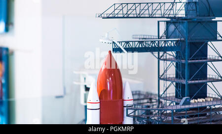 Platz Rakete mit dem Gebäude verbunden sind Stockfoto