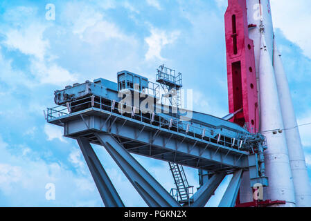 Details des Raum-Triebwerk über blauen Himmelshintergrund Stockfoto