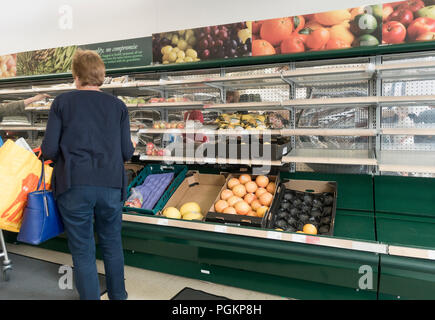 Leere Regale in Marks & Spencer in Stockton on Tees am letzten Handelstag (11. August 2018). Der Store war eine Anzahl von UK-Verschlüsse. Stockfoto