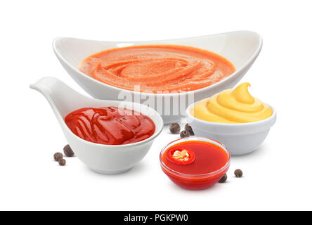 Bestandteile von cocktail Sauce auf weißem Hintergrund. Mayonnaise, Ketchup und Paprika. Stockfoto