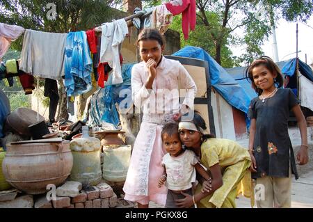 Bruder und Schwester aus den Slums Stockfoto