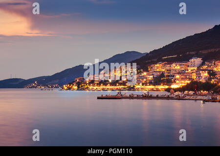 Der Strand und die Stadt Neum in Bosnien und Herzegowina in der Dämmerung Stockfoto