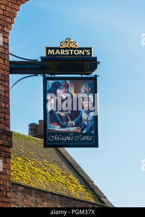 Das Magna Carta Pub Schild, Lincoln UK. Mai 2018 Stockfoto