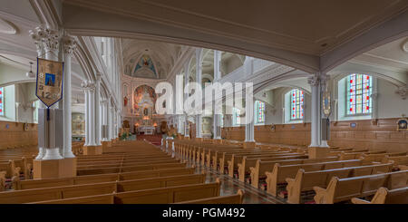 Innenraum der historischen St. Peter Katholische Kirche auf dem Cabot Trail in Cheticamp, Nova Scotia Stockfoto