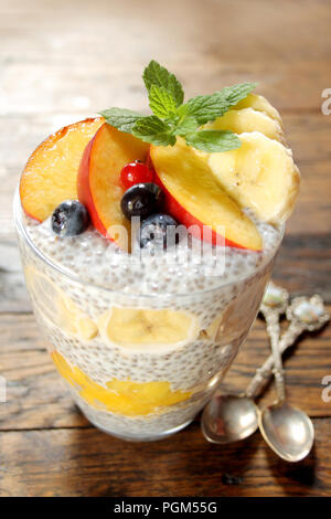 Nektarine und Banana Pudding Chia Stockfoto