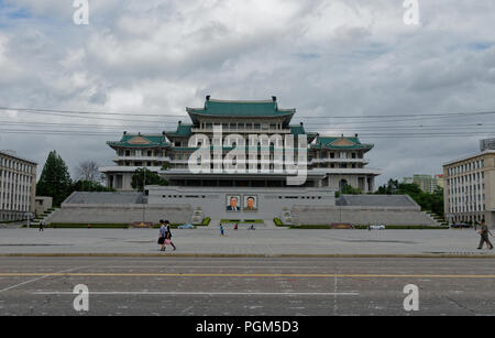 Die Grand People's Study House auf Kim Il-sung Platz in Pyongyang, North Korea, koreanische Art Gebäude der Zentralbibliothek Stockfoto