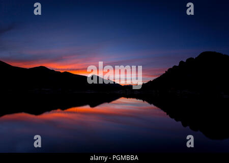 Twilight colours reflecting in Lily Lake in the Rocky Mountains, Colorado, USA Stockfoto