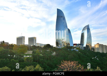 Blick auf Baku von der Straße in der Nähe der bouleward am kaspischen Meer in Aserbaidschan. Stockfoto