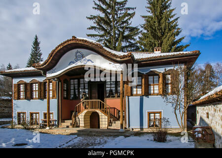 KOPRIVSHTITSA, Bulgarien - Dezember 13, 2013: Museum Lutova Haus in der historischen Stadt Koprivshtitsa, Region Sofia, Bulgarien Stockfoto