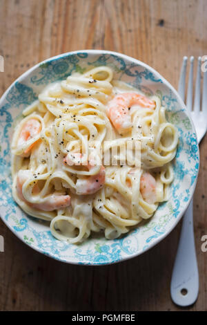 Cremige pasta Linguine mit Garnelen Stockfoto