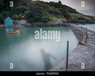 Bootshaus und Hafen Mauer, Poppit Sands, Pembrokeshire, West Wales Stockfoto