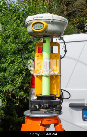 Trimble GPS-Empfängers System auf dem Stativ montiert. Stockfoto