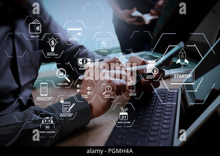 Finanzielle Technologie Flussdiagramm und Grundeinkommen Bergbau cryptocurrency mit blockchain Start Einhorn crypto Geld virtuelle Diagramm. Business Team meeti Stockfoto