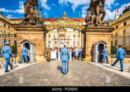 Die Prager Burg Wachwechsel Zeremonie, Tschechische Republik Stockfoto