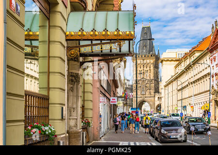 Im Gemeindehaus befindet sich die Smetana-Halle, ein gefeierter Konzertsaal, in Prag. Es befindet sich an der Náměstí Republiky neben dem Pulvertor. Stockfoto