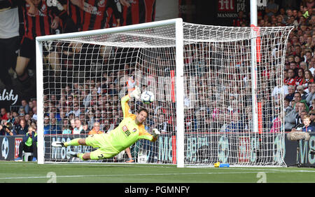 Asmir Begovic von Bournemouth während der Premier League Match zwischen AFC Bournemouth und Everton an der Vitalität Stadion, Bournemouth, 25. Aug 2018 Redaktionelle Verwendung nur. Kein Merchandising. Für Fußball Bilder FA und Premier League Einschränkungen Inc. kein Internet/Mobile Nutzung ohne fapl Lizenz - für Details Kontakt Fußball Dataco Stockfoto