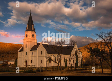 Nieu Bethesda, Südafrika - die Niederländische Reformierte Kirche Gebäude in der Kleinen Karoo Stadt Bild mit Kopie Raum Stockfoto