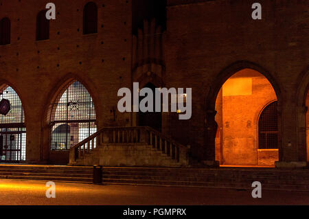 Die Piazza Cavour Square in Rimini, in der Nacht im Winter Stockfoto